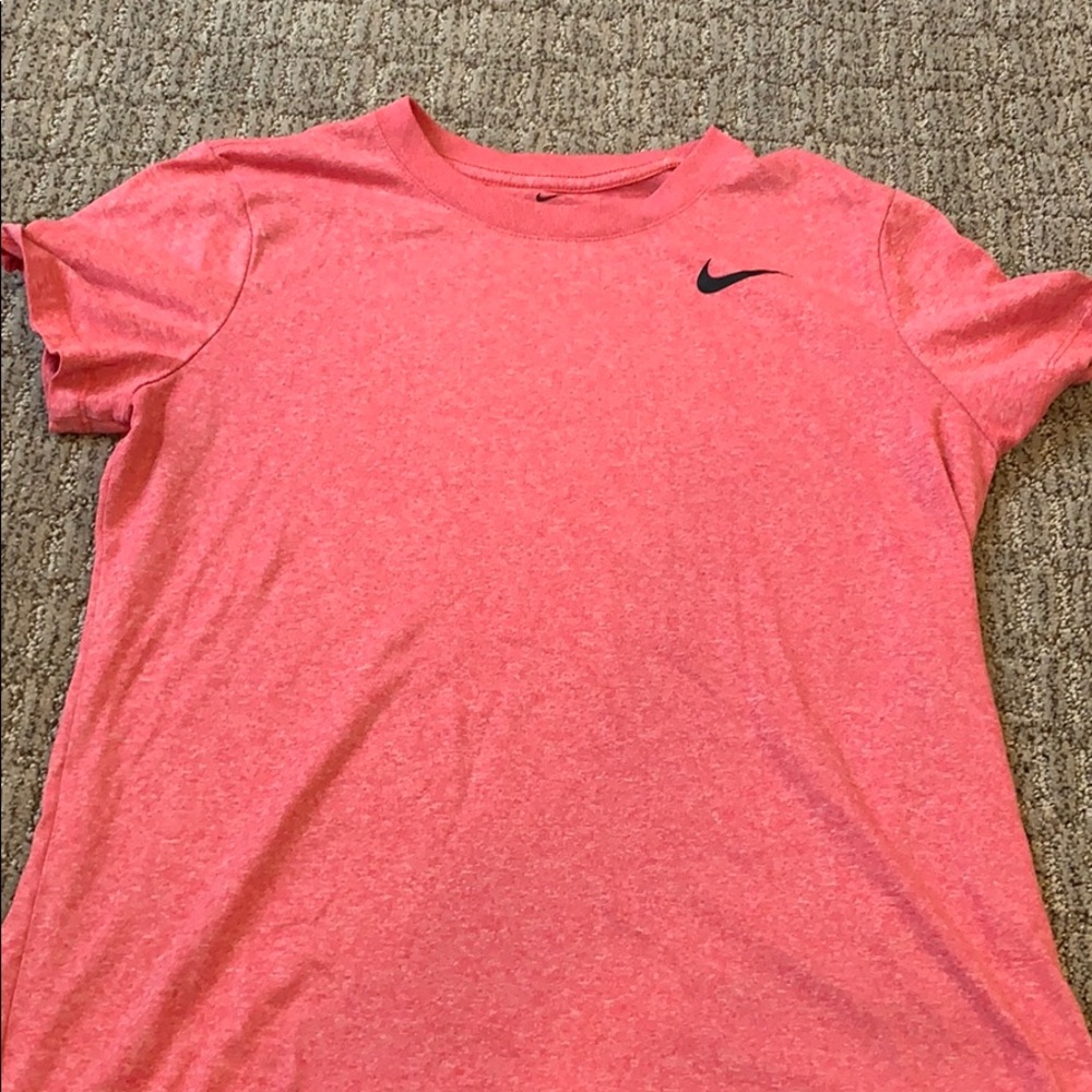 Women’s dri-fit Nike tee